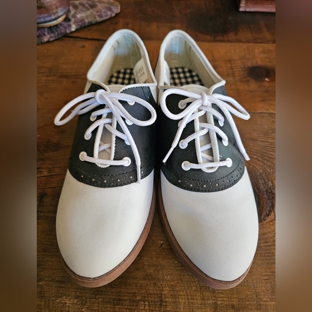 Like NEW Predictions Saddle Shoes Women's 8W